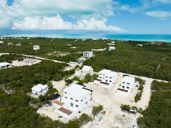 CURLEW DRIVE TOWNHOMES, Providenciales, BC