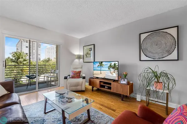 3216 SE 8th St  #303, Pompano Beach, FL 33062