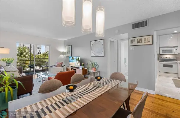 3216 SE 8th St  #303, Pompano Beach, FL 33062