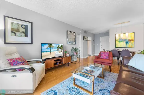 3216 SE 8th St  #303, Pompano Beach, FL 33062