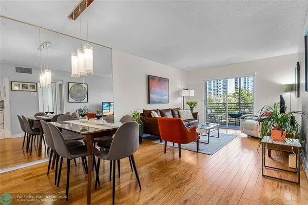 3216 SE 8th St  #303, Pompano Beach, FL 33062