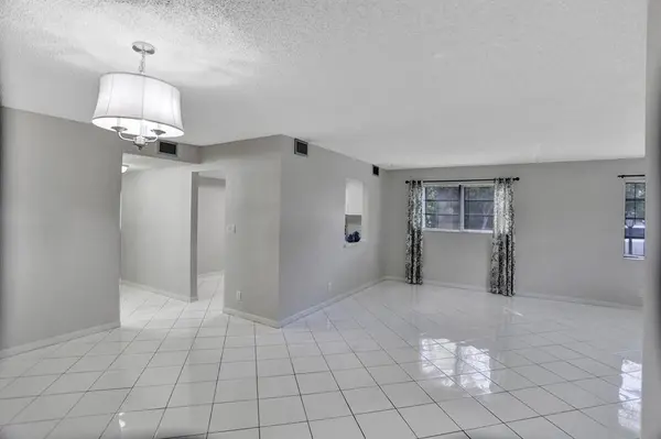 1821 NE 40th Ct #307, Pompano Beach, FL 33064