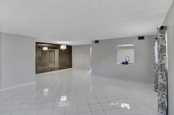 1821 NE 40th Ct #307, Pompano Beach, FL 33064