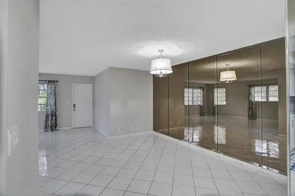 1821 NE 40th Ct #307, Pompano Beach, FL 33064