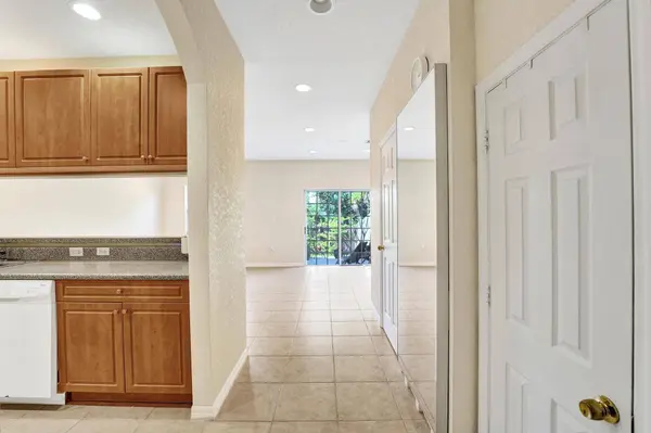 852 NW 9TH ST, Hallandale Beach, FL 33009