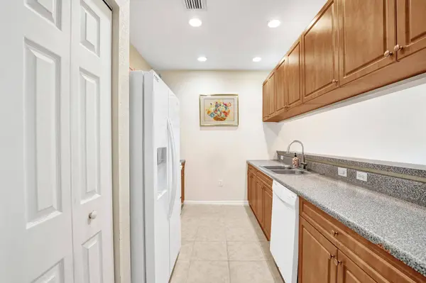 852 NW 9TH ST, Hallandale Beach, FL 33009