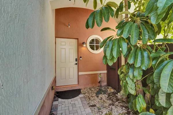 852 NW 9TH ST, Hallandale Beach, FL 33009