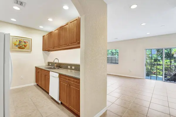 852 NW 9TH ST, Hallandale Beach, FL 33009