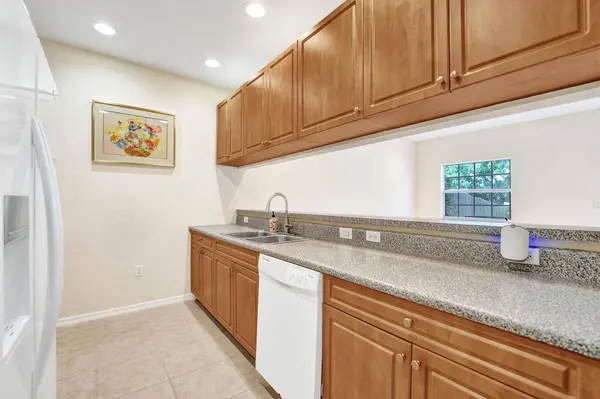 852 NW 9TH ST, Hallandale Beach, FL 33009