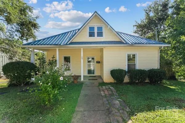 107 Burkemont AVE, Morganton, NC 28655