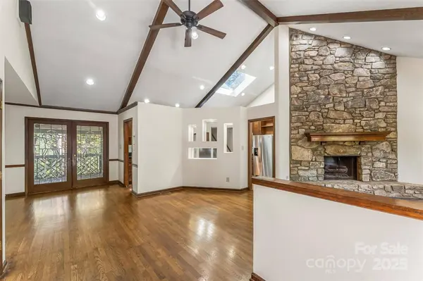 212 Riverside DR, Morganton, NC 28655