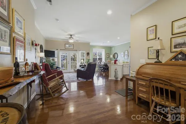 406B E Union ST, Morganton, NC 28655