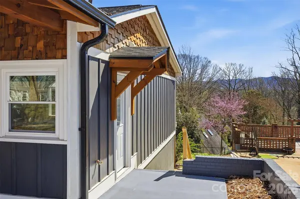 223 W Park DR, Morganton, NC 28655