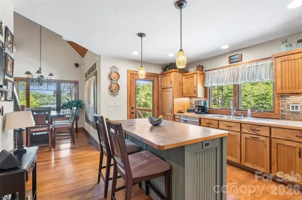 590 Larkhaven DR, Nebo, NC 28761