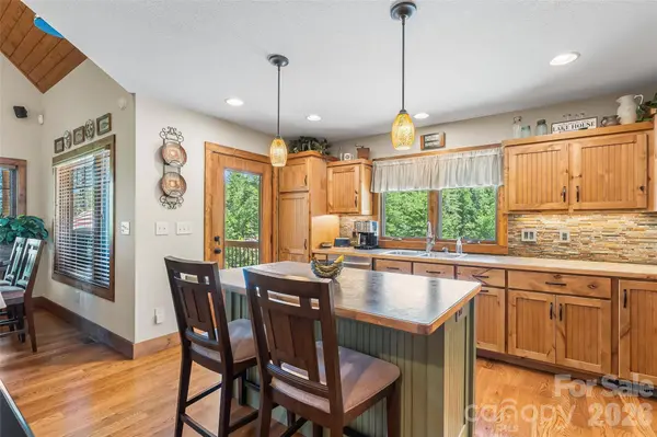 590 Larkhaven DR, Nebo, NC 28761