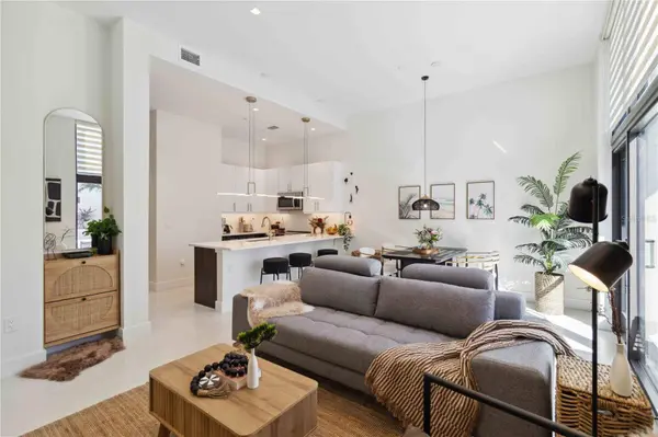 1558 4TH ST #208, Sarasota, FL 34236