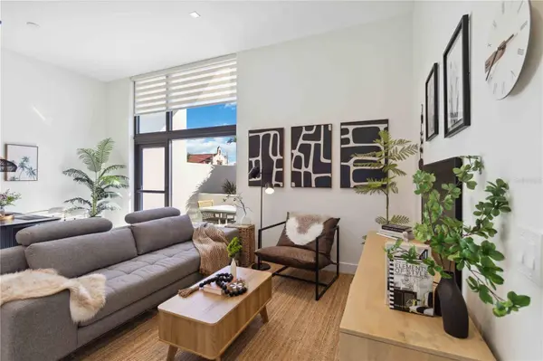 1558 4TH ST #208, Sarasota, FL 34236