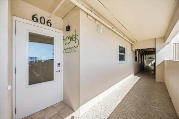6140 MIDNIGHT PASS RD #606, Sarasota, FL 34242