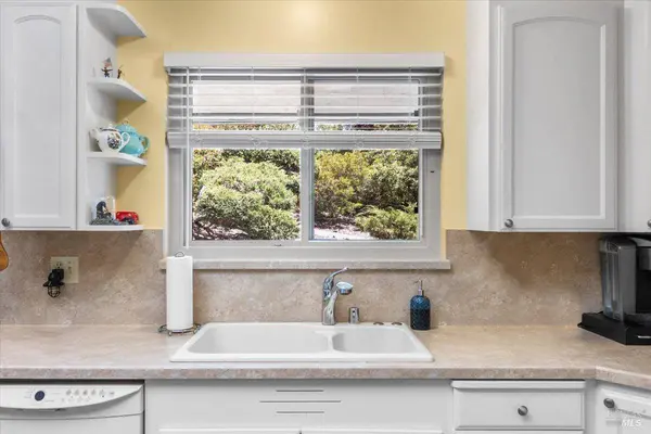 442 Las Casitas CT A, Santa Rosa, CA 95404