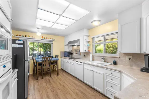 442 Las Casitas CT A, Santa Rosa, CA 95404