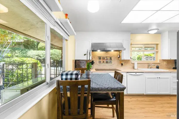 442 Las Casitas CT A, Santa Rosa, CA 95404