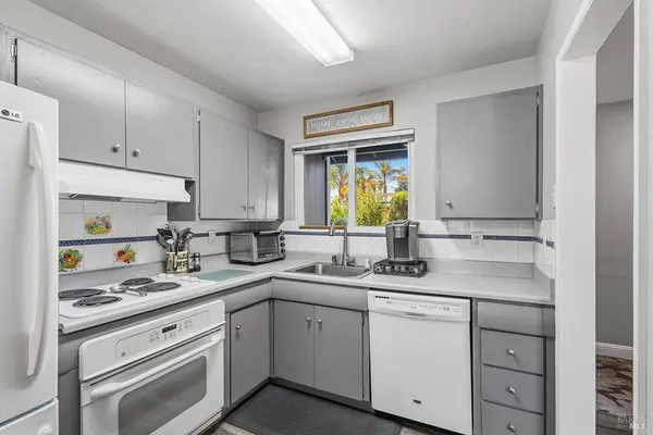 110 Allan AVE, Rohnert Park, CA 94928