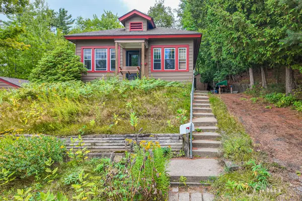 22 Winona AVE, Saranac Lake, NY 12983
