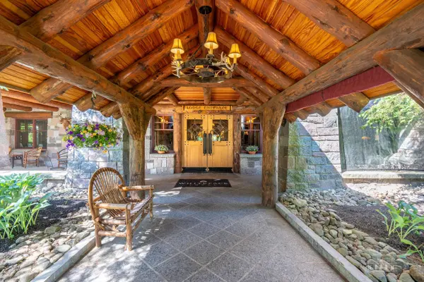 7 Whiteface Inn Ln #Unit 302, Int. 6, Lake Placid, NY 12946