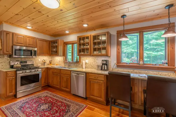 181 Whiteface Inn LN, Lake Placid, NY 12946