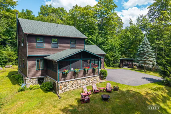 181 Whiteface Inn LN, Lake Placid, NY 12946