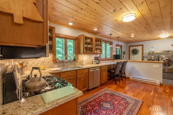 181 Whiteface Inn LN, Lake Placid, NY 12946