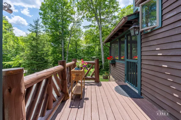 181 Whiteface Inn LN, Lake Placid, NY 12946