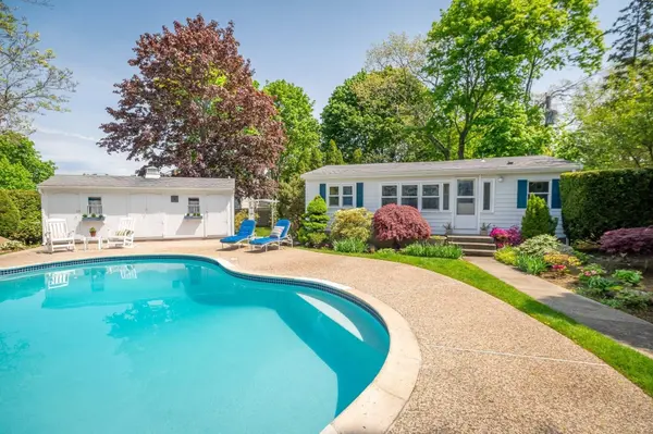 8 Atlantic Rd, Gloucester, MA 01930