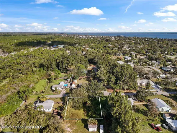3725 Palm AVE, Micco, FL 32976