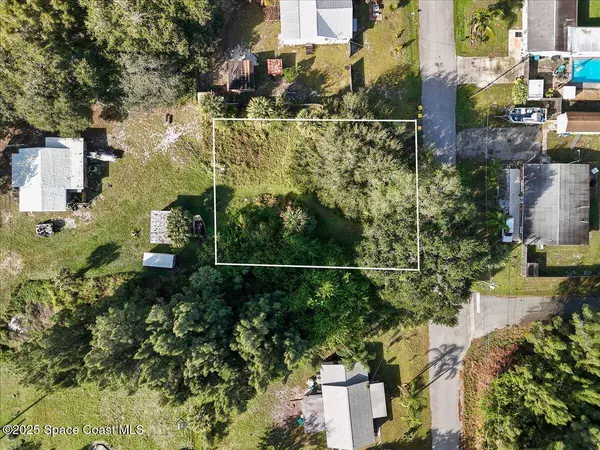 3725 Palm AVE, Micco, FL 32976