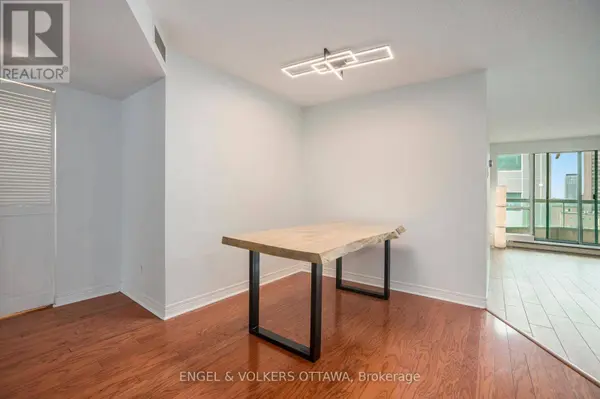 550 Cambridge ST South #507, Ottawa, ON K1S5N3