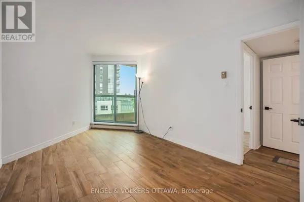 550 Cambridge ST South #507, Ottawa, ON K1S5N3