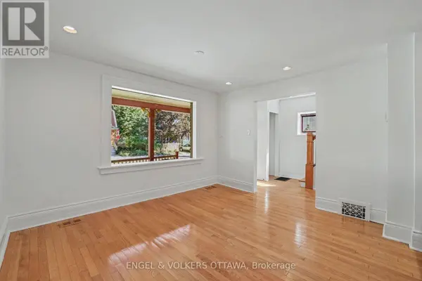38 ROCKCLIFFE WAY, Ottawa, ON K1M1B5