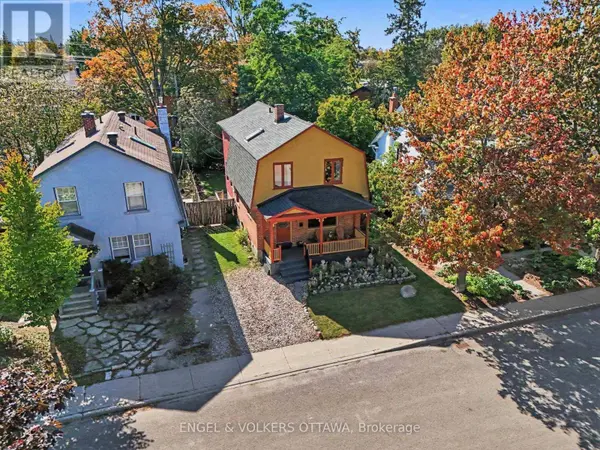 38 ROCKCLIFFE WAY, Ottawa, ON K1M1B5