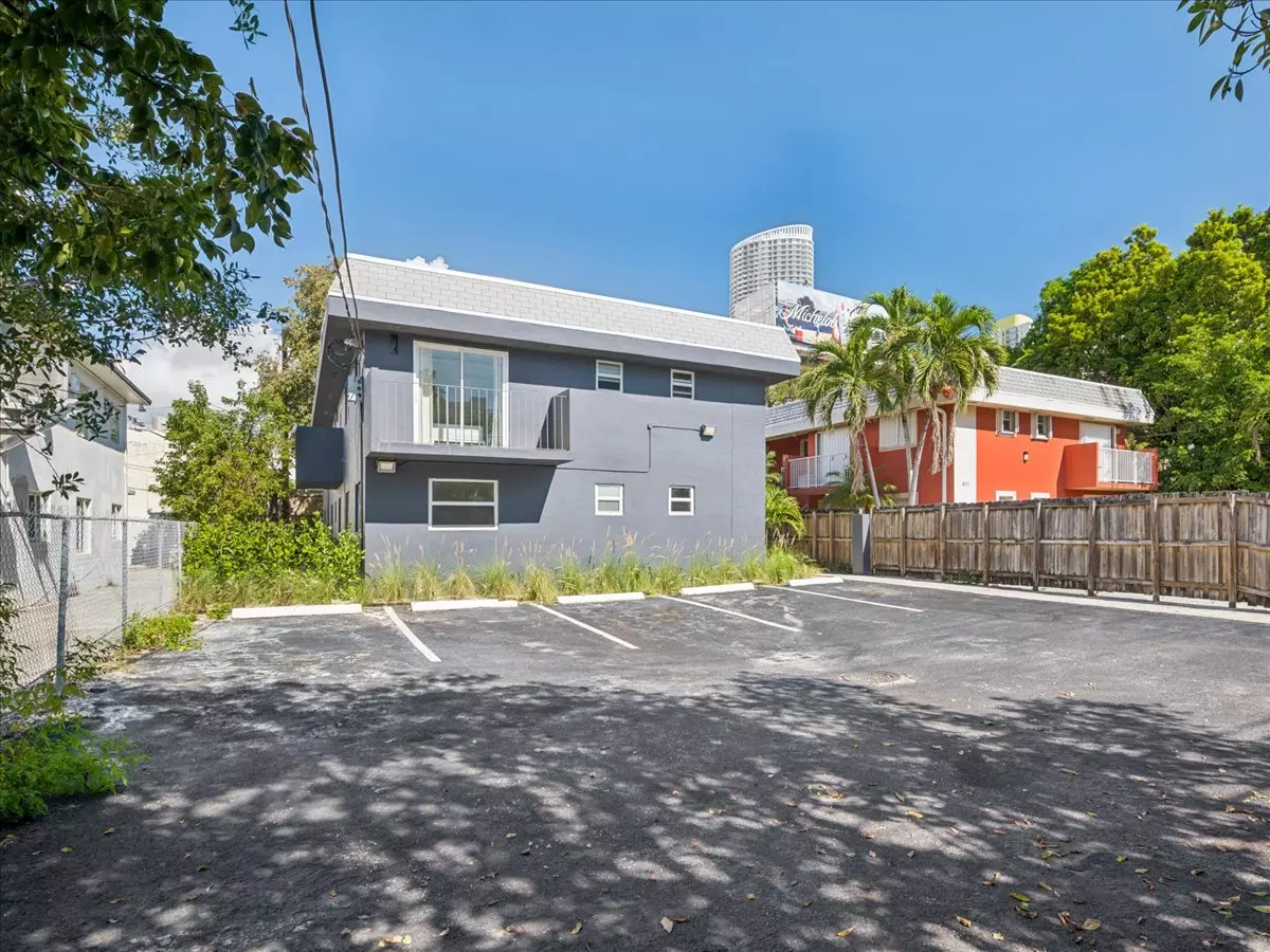 Miami, FL 33130-3909,421 SW 9th St