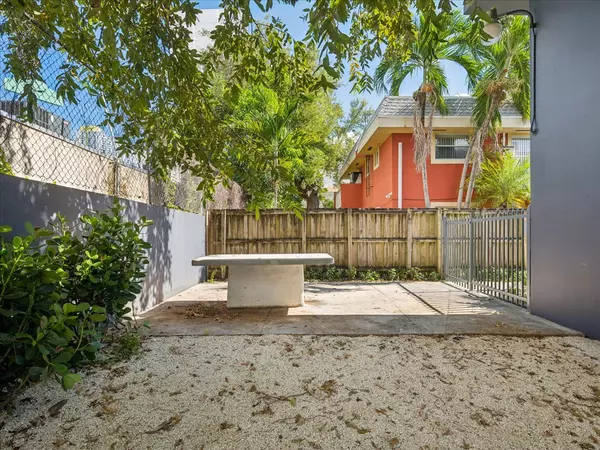 Miami, FL 33130-3909,421 SW 9th St