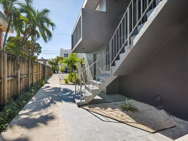 Miami, FL 33130-3909,421 SW 9th St