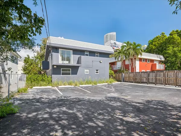 421 SW 9th St, Miami, FL 33130-3909