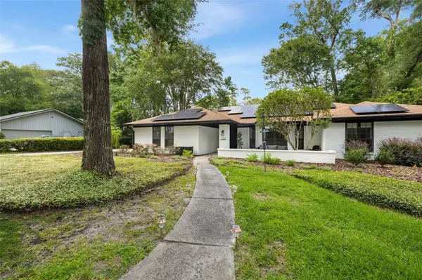2322 NW 14TH PL, Gainesville, FL 32605