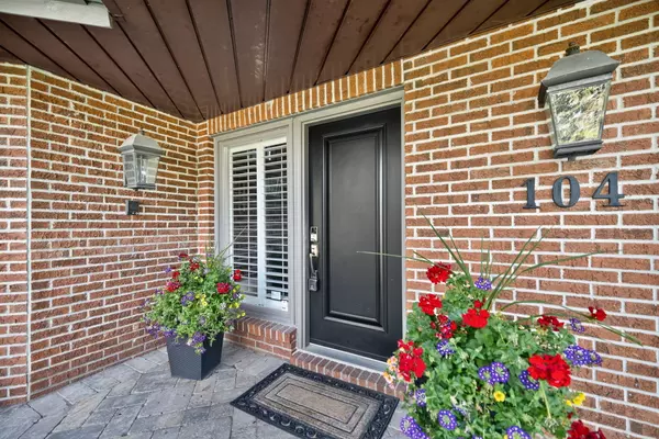 King, L7B 1B9, CA,104 McClure Drive