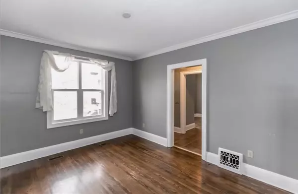 Barrie, ON L4M 3E3,23 Lount Street