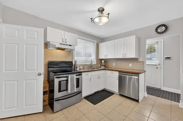 122 Septonne AVE, Newmarket, ON L3Y 2W3