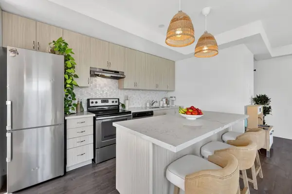 300 Alex Gardner CIR #42, Aurora, ON L4G 3G5