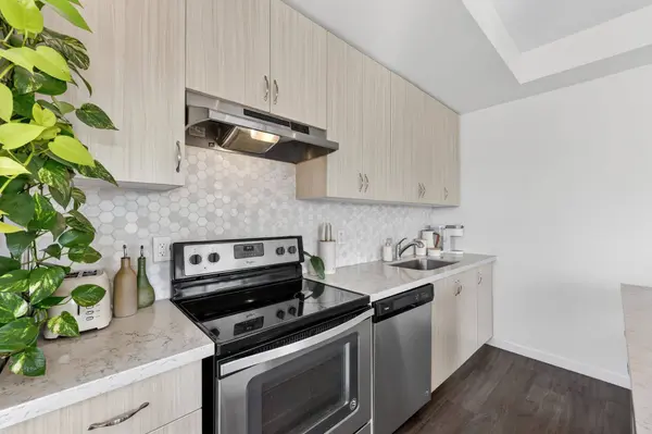 300 Alex Gardner CIR #42, Aurora, ON L4G 3G5