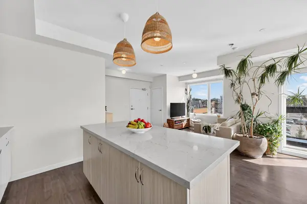 300 Alex Gardner CIR #42, Aurora, ON L4G 3G5